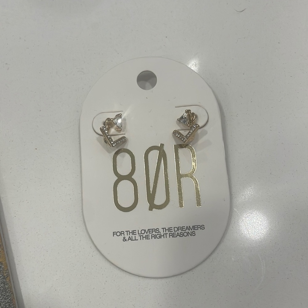Never worn trendy stud earrings
